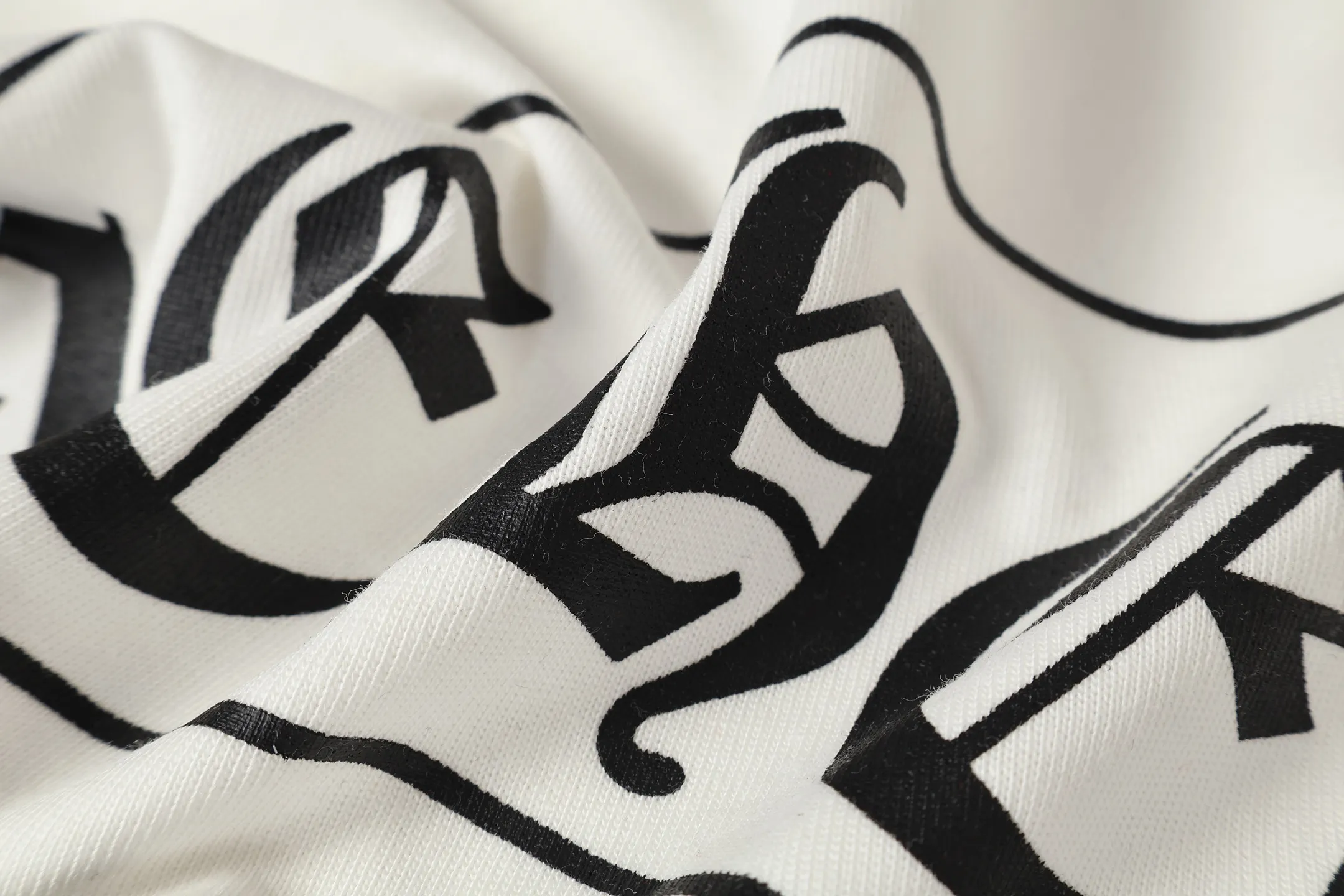P150 -Chrome Hearts/Chrome Hearts basic Sanskrit letter printed short-sleeved T-shirt -High weight, high density and high quality. The wool is soft, delicate and skin-friendly. It feels soft and silky. It has excellent warmth and skin-friendly properties. -Customized weaving and dyeing, no color difference, regardless of fabric or workmanship details. Rolled over the ordinary version on the market -Colour: black white -Size: S M L XL